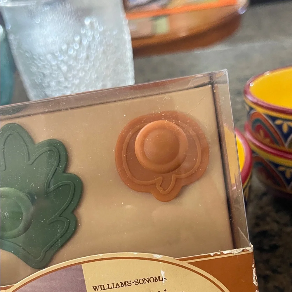 Williams Sonoma Red and Green Piecrust Cutters
